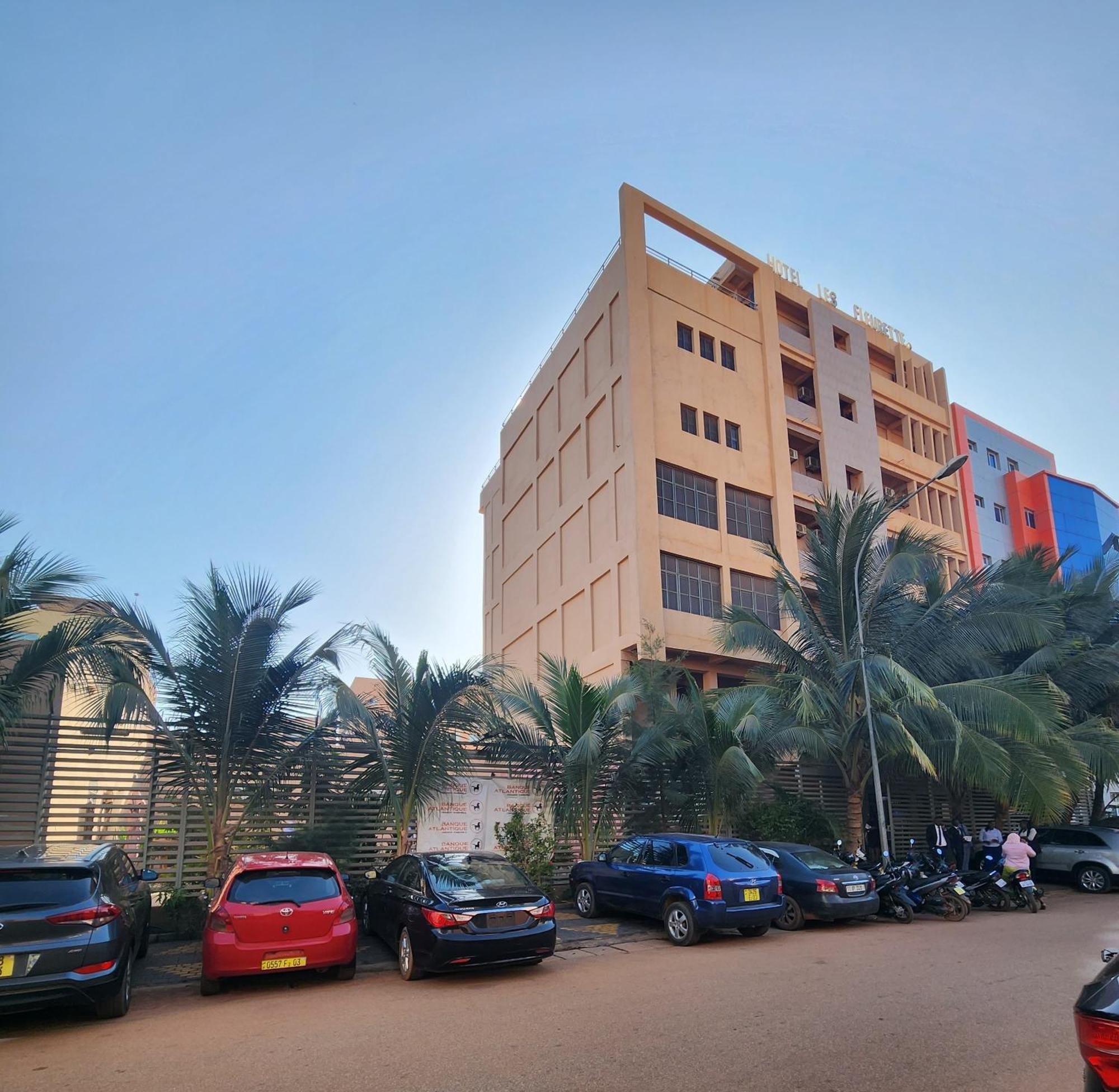Hotel Les Fleurettes วากาดูกู ภายนอก รูปภาพ
