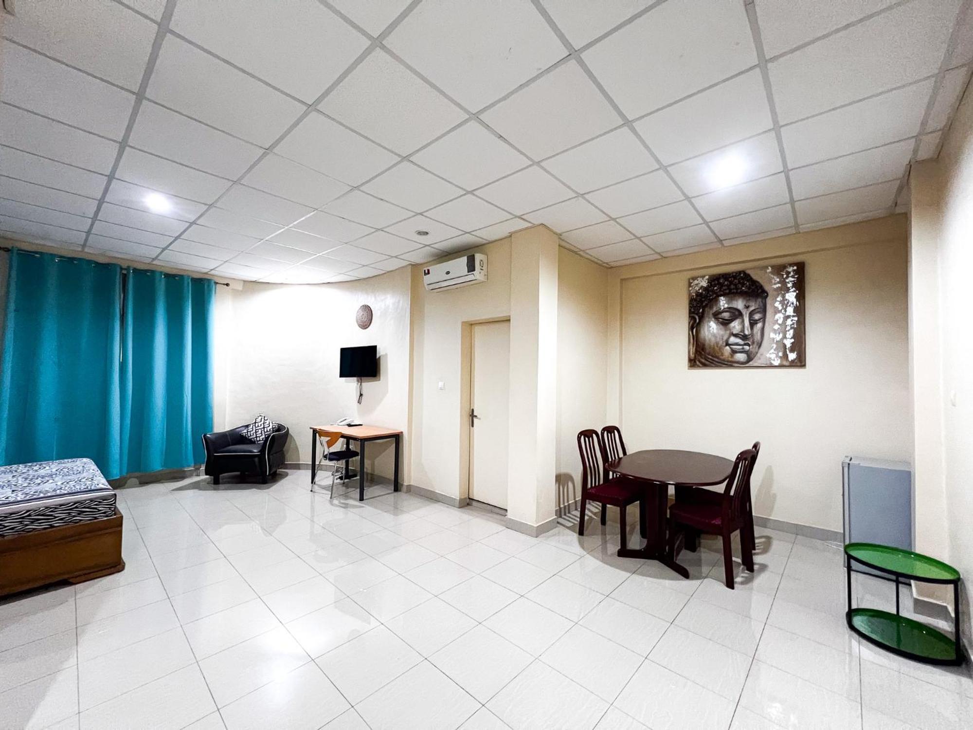 Hotel Les Fleurettes วากาดูกู ภายนอก รูปภาพ