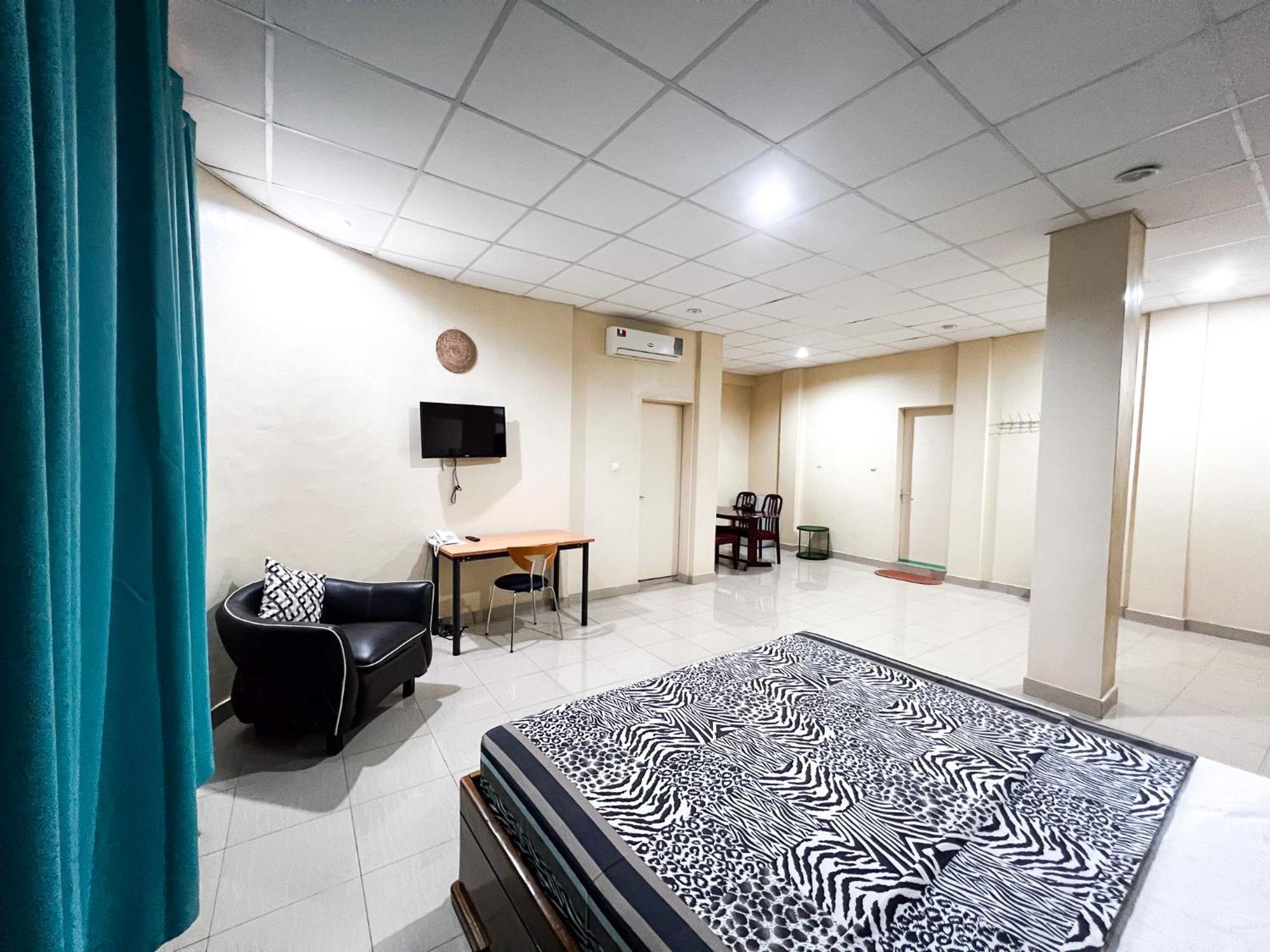 Hotel Les Fleurettes วากาดูกู ภายนอก รูปภาพ